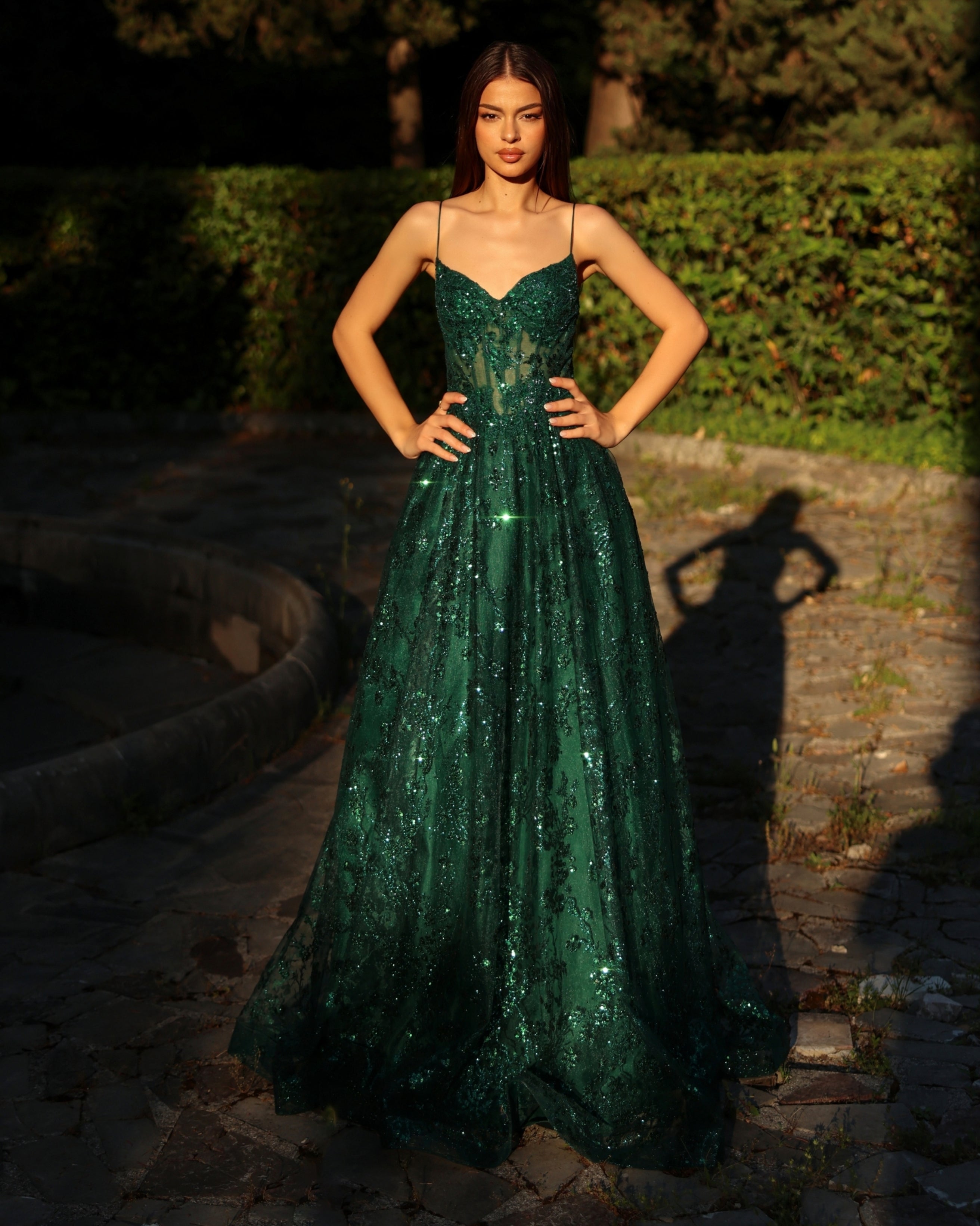 Smaragdgrün-schwarzes Pailletten-Abendkleid — Selene Couture